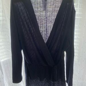 Lane Bryant V neck, waisted side bow top.
